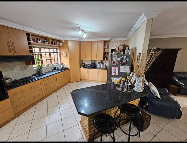 3 BEDROOM TOWNHOUSE FOR SALE IN THE REEDS